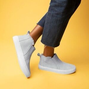 NEW Toms Bryce Blue Grey Suede Faux Fur Hi-Top Sneakers. Women's size 5.
